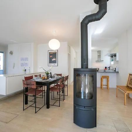 City Lake Apartment