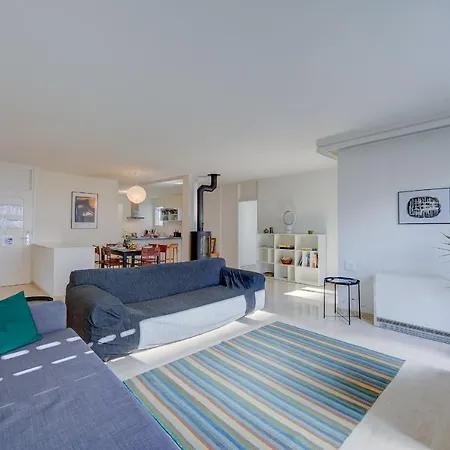 City Lake Apartment